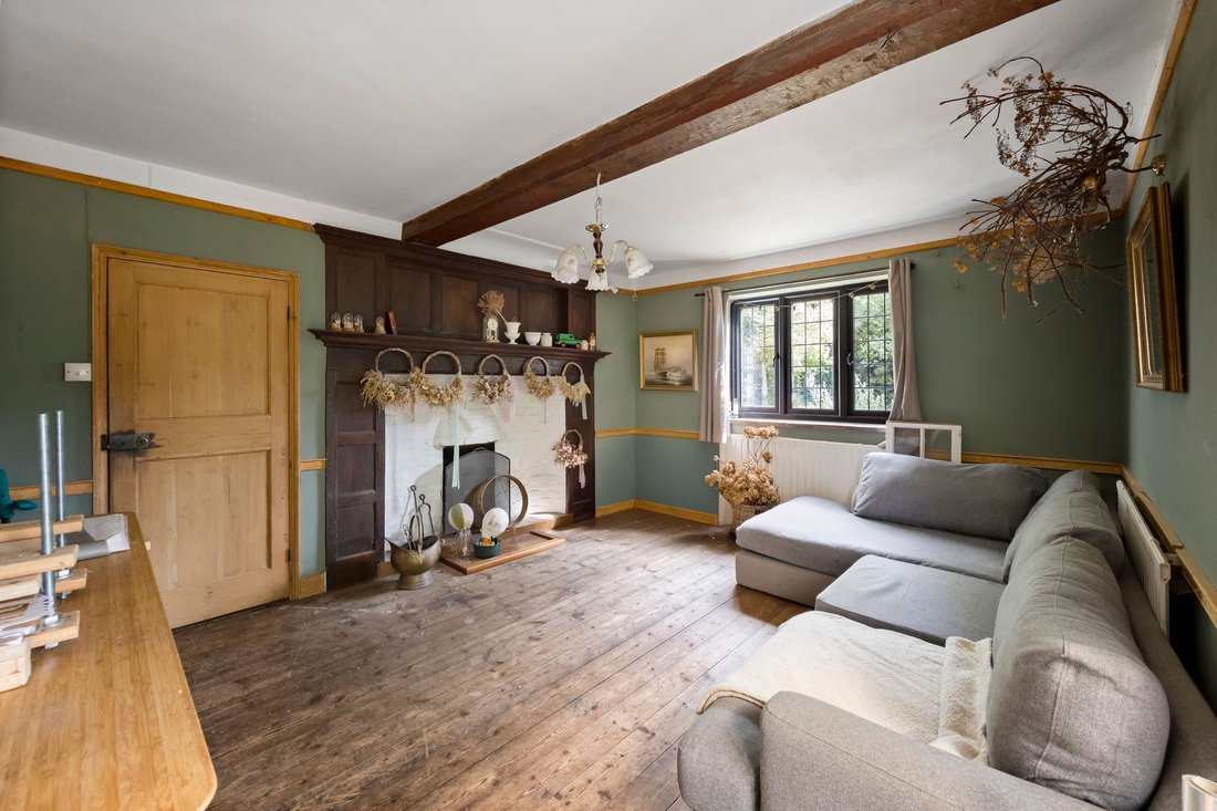 House in Whitemans Green, England 2 - 18787818