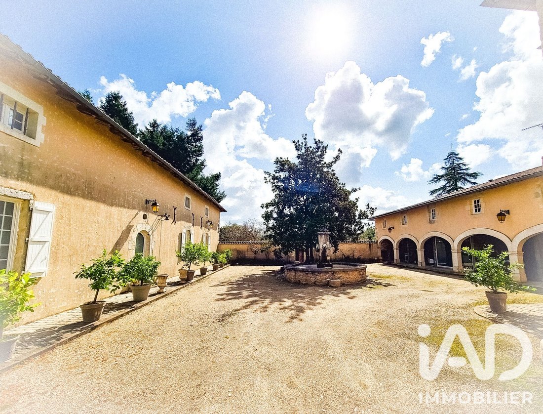 Casa en Vieux-Ruffec, Nueva Aquitania, Francia 1 - 18785660