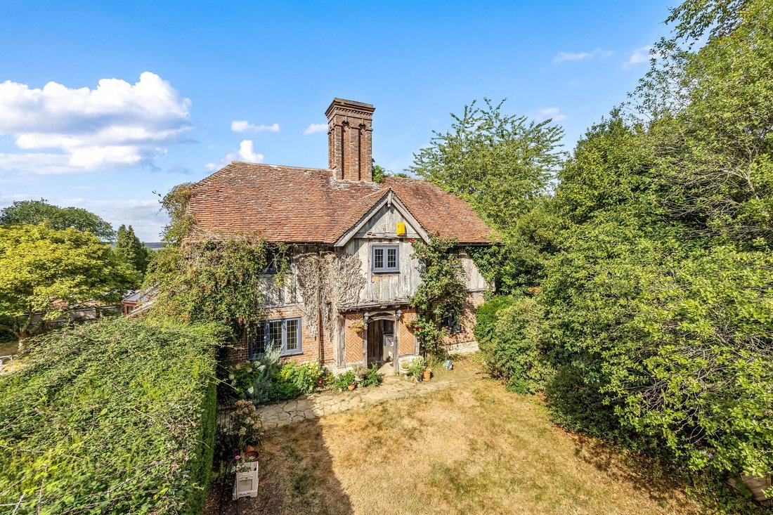 House in Whitemans Green, England 1 - 18787818