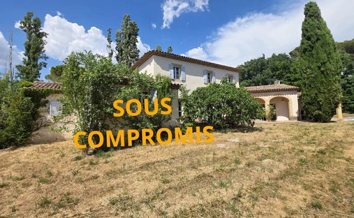 Casa di campagna a Saint-Cannat, Provenza-Alpi-Costa Azzurra, Francia 1
