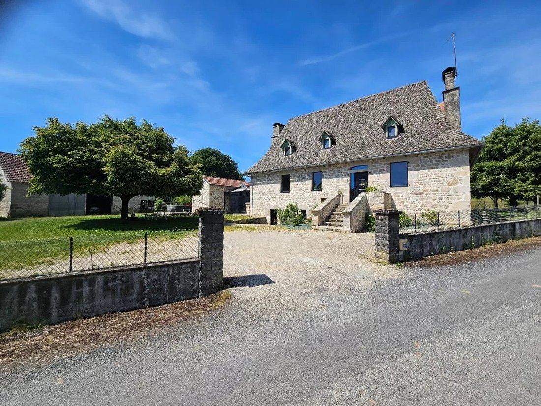 Estate in Bassignac-le-Bas, Nouvelle-Aquitaine, France 1 - 18784701