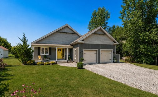 House in Bromont, Quebec, Canada 1