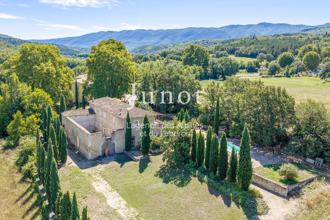 Casa di campagna a Saignon, Provenza-Alpi-Costa Azzurra, Francia 1 - 18785092