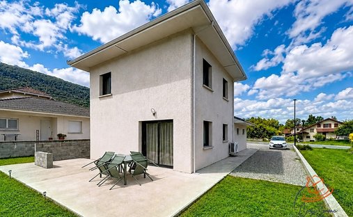 Casa a Crozet, Auvergne-Rodano-Alpi, Francia 1