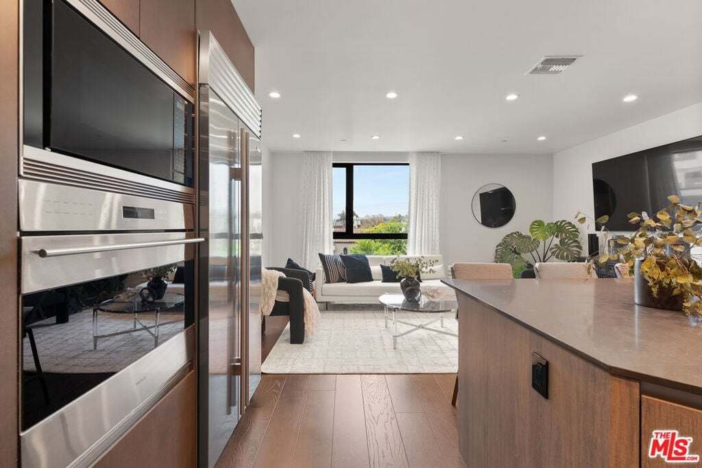 Condo in West Hollywood, California, United States 5 - 18786458