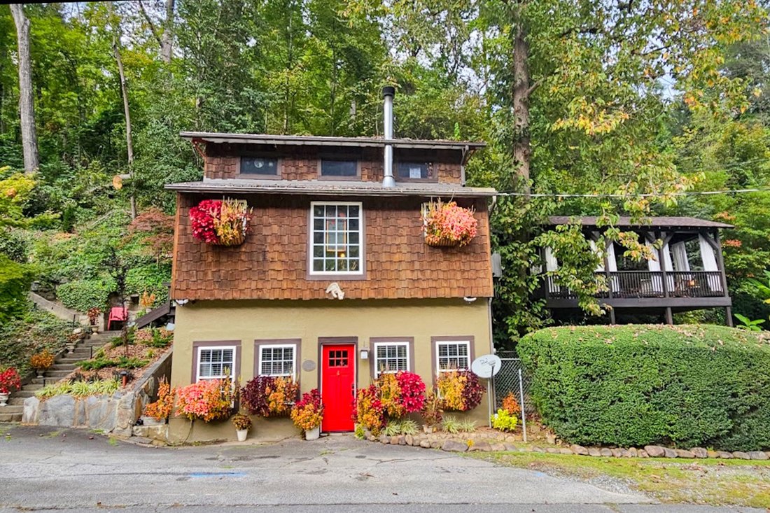 Casa a Lake Lure, Carolina del Nord, Stati Uniti 1 - 16890245