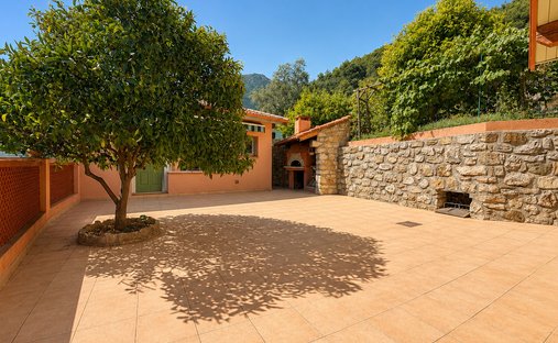 Haus in Menton, Provence-Alpes-Côte d'Azur, Frankreich 1