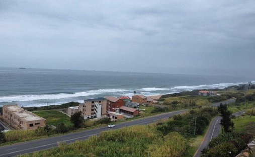 Land in Umdloti Beach, KwaZulu-Natal, South Africa 1