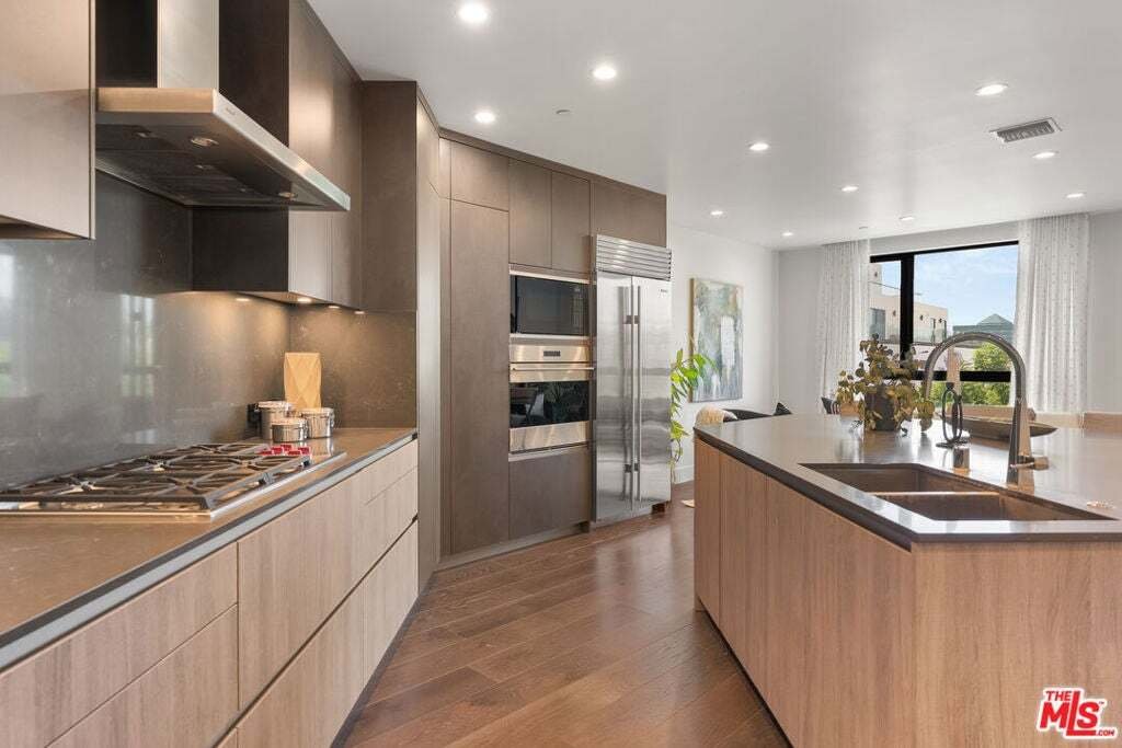 Condo in West Hollywood, California, United States 4 - 18786458