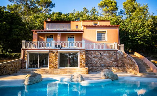 Villa in La Roquebrussanne, Provence-Alpes-Côte d'Azur, Frankreich 1