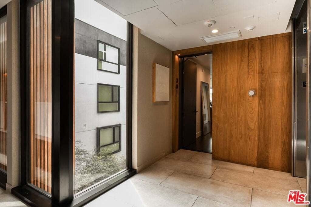 Condo in West Hollywood, California, United States 2 - 18786458