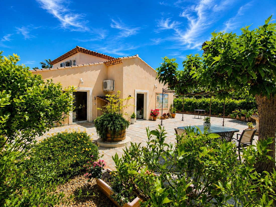House in Hyeres, Provence-Alpes-Côte d'Azur, France 1 - 18787887