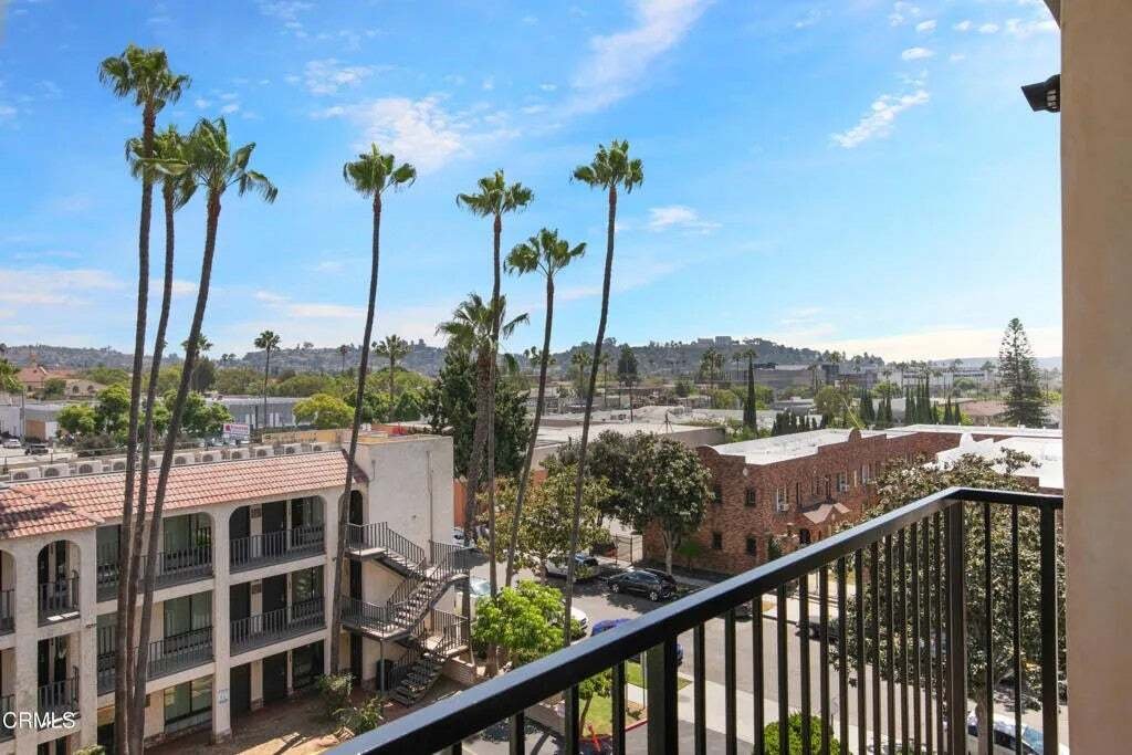 Condo in Glendale, California, United States 4 - 17802843