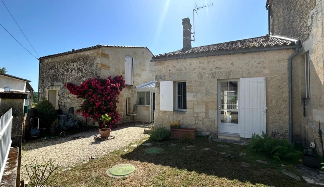Villa in La Lande-de-Fronsac, Nouvelle-Aquitaine, France 2 - 18788139