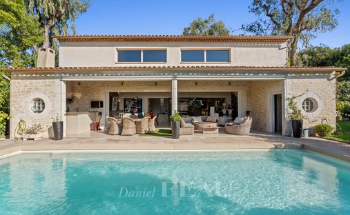 House in Croix des Gardes, Cannes, France 1