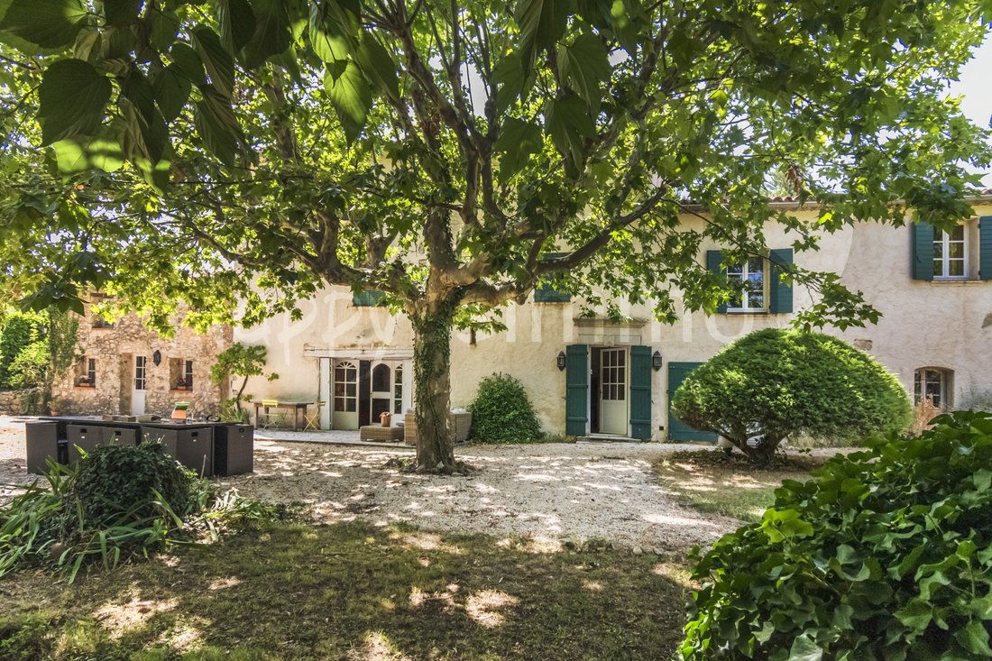 Casa a La Roquebrussanne, Provenza-Alpi-Costa Azzurra, Francia 2 - 18769624