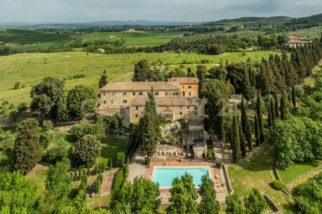 Maisons de campagne à Asciano, Toscane, Italie 1 - 18786288