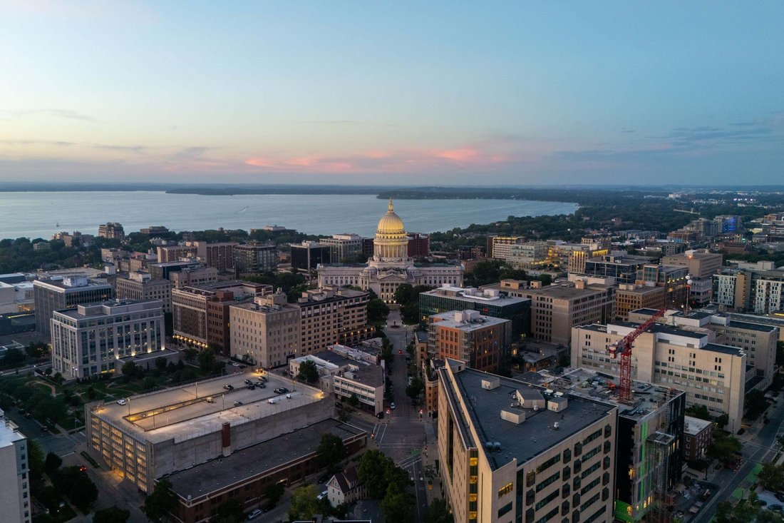 Condo in Madison, Wisconsin, United States 5 - 17807696