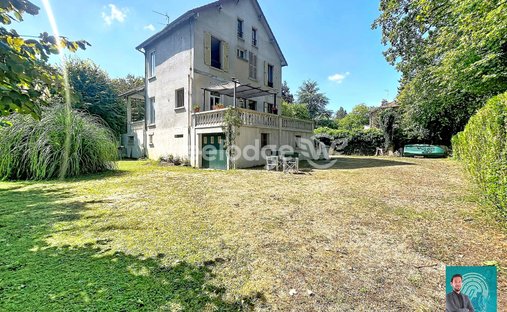 House in Jouy-le-Moutier, Ile-de-France, France 1