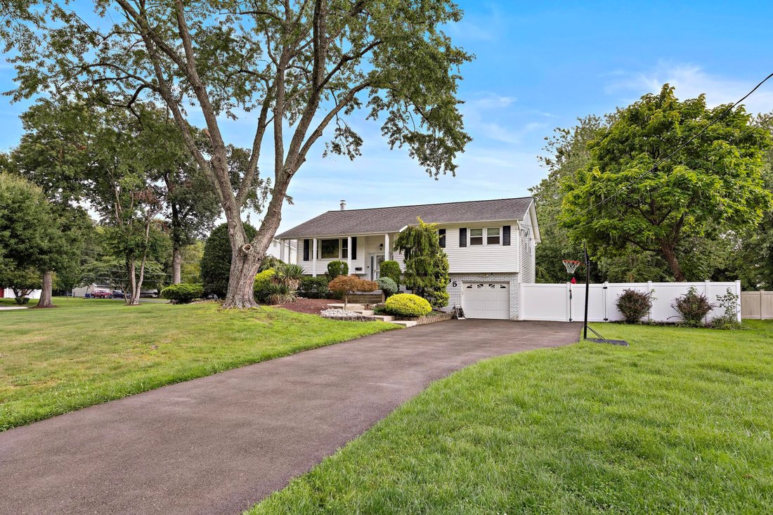 House in Manalapan Township, New Jersey, United States 2 - 18784559