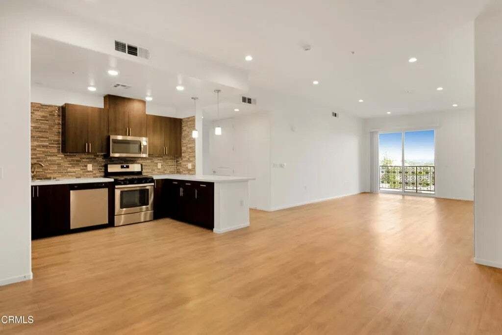 Condo in Glendale, California, United States 3 - 18497086