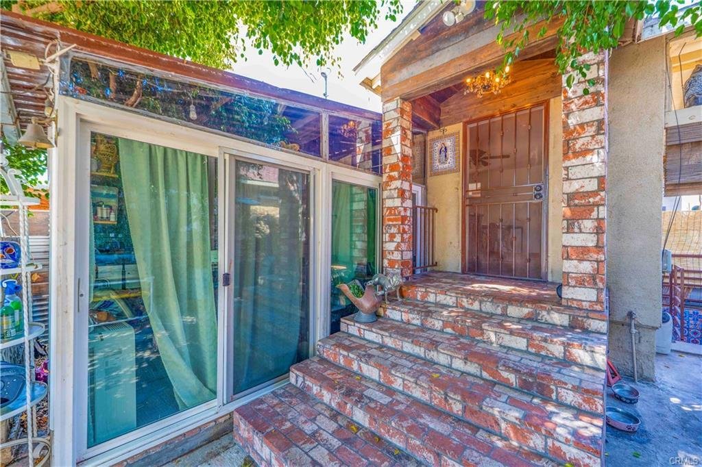 House in East Los Angeles, California, United States 1 - 18785607