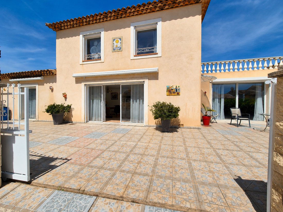 House in Hyeres, Provence-Alpes-Côte d'Azur, France 2 - 18787887