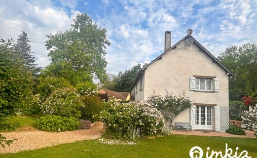 House in Montreuil, Centre-Val de Loire, France 1