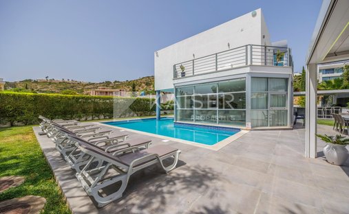 Villa in Olhos de Agua, Algarve, Portugal 1