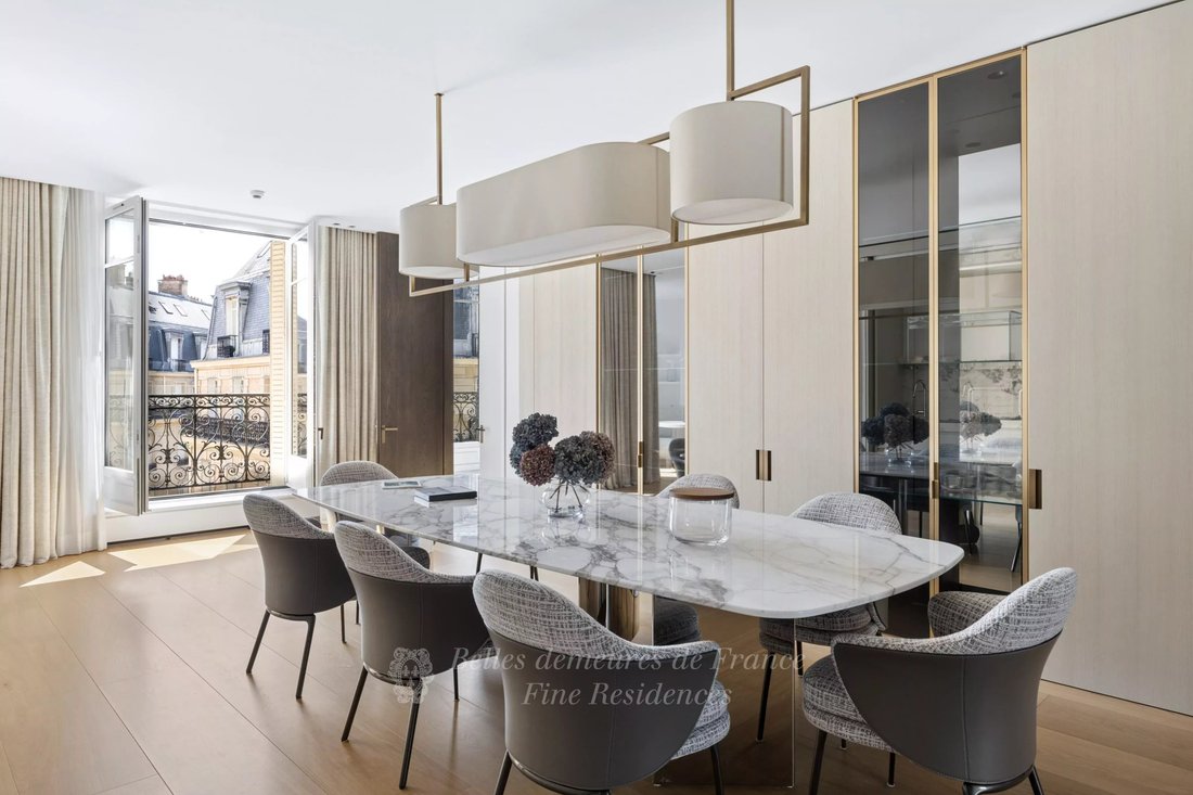 Apartment in Triangle d'Or, Paris 8e Arrondissement, Paris 4 - 18199409