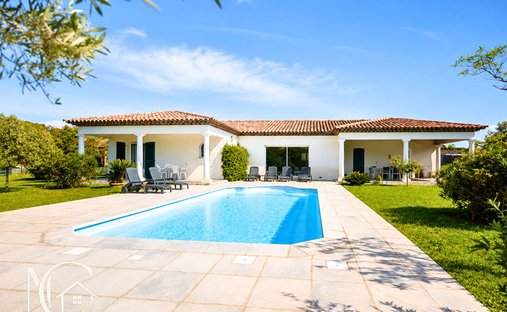 Villa à Partie Nord-Ferrieres-Cadenades-Rouviere, Le Muy, France 1