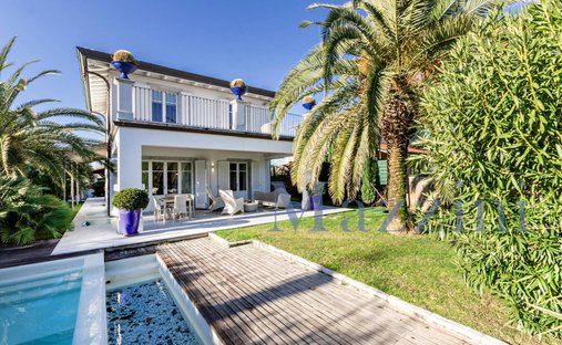 Villa in Vittoria Apuana, Forte dei Marmi, Tuscany 1