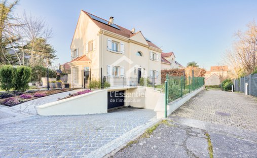 Maison à Sud, Le Mesnil-le-Roi, France 1