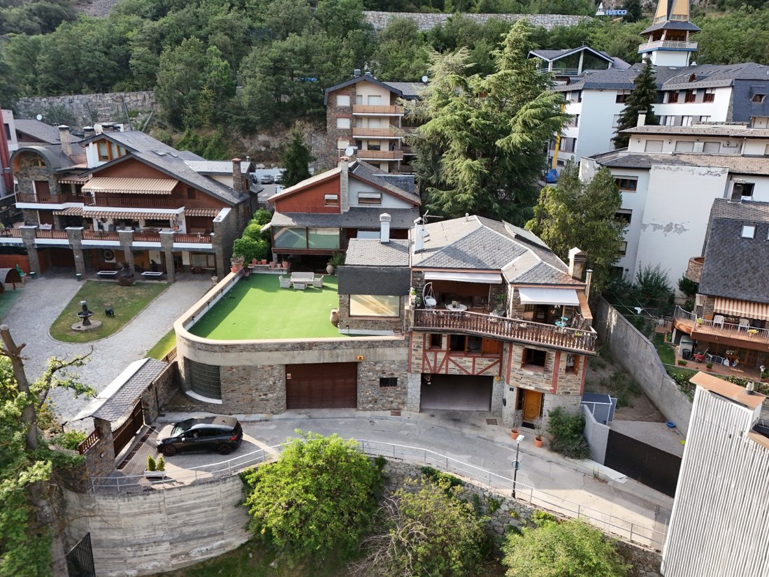 Chalet in Santa Coloma, Andorra la Vella, Andorra 1 - 18789377