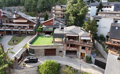 Chalet en Santa Coloma de Andorra, Andorra la Vieja, Andorra 1