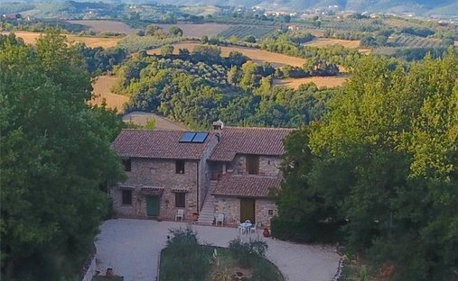 Casa en Gualdo Cattaneo, Umbría, Italia 1