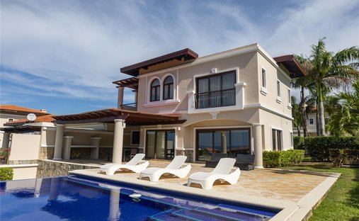 House in Pristine Bay, Bay Islands Department, Honduras 1