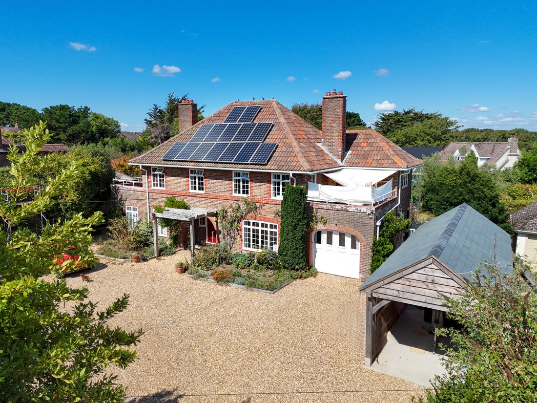 Haus in Milford-on-Sea, England 1 - 18790046
