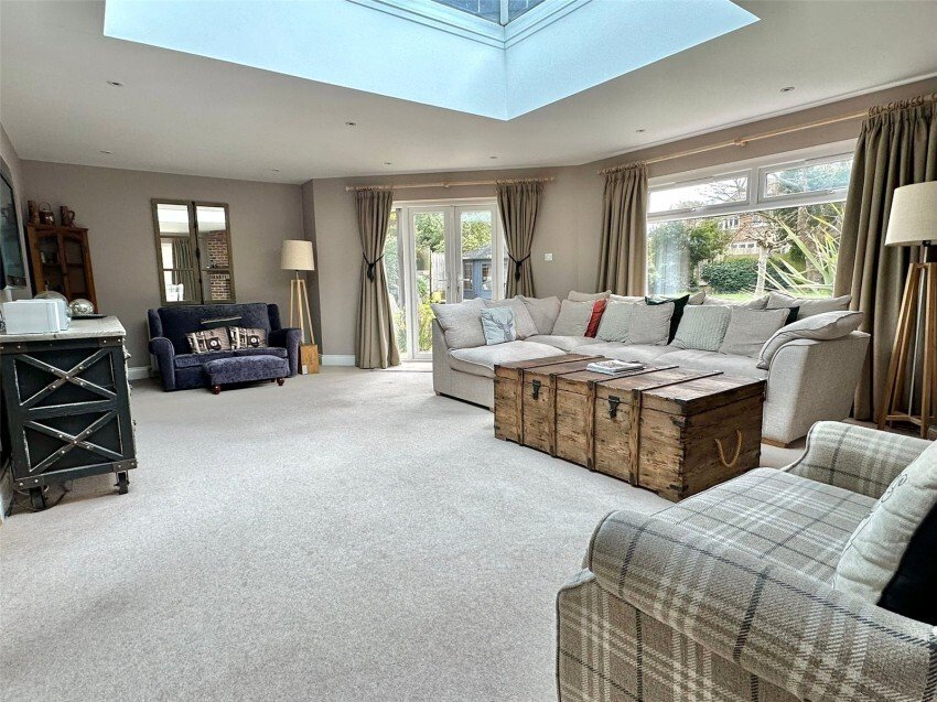 Haus in Milford-on-Sea, England 5 - 18790060