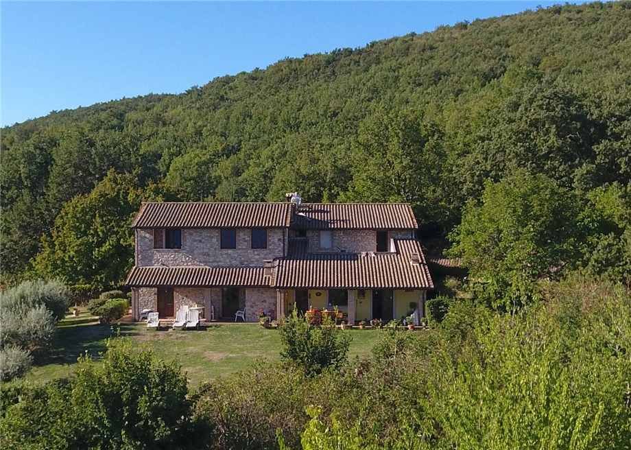 House in Gualdo Cattaneo, Umbria, Italy 4 - 18789618