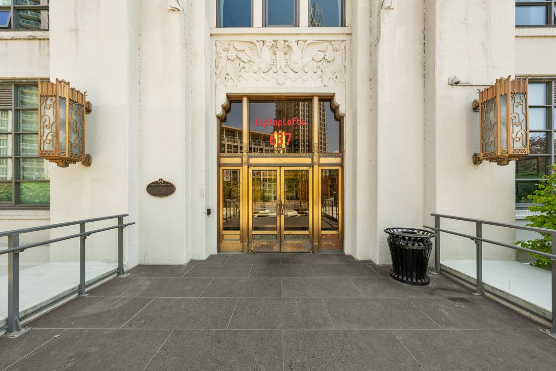 Condo in Toronto, Ontario, Canada 3 - 18003177