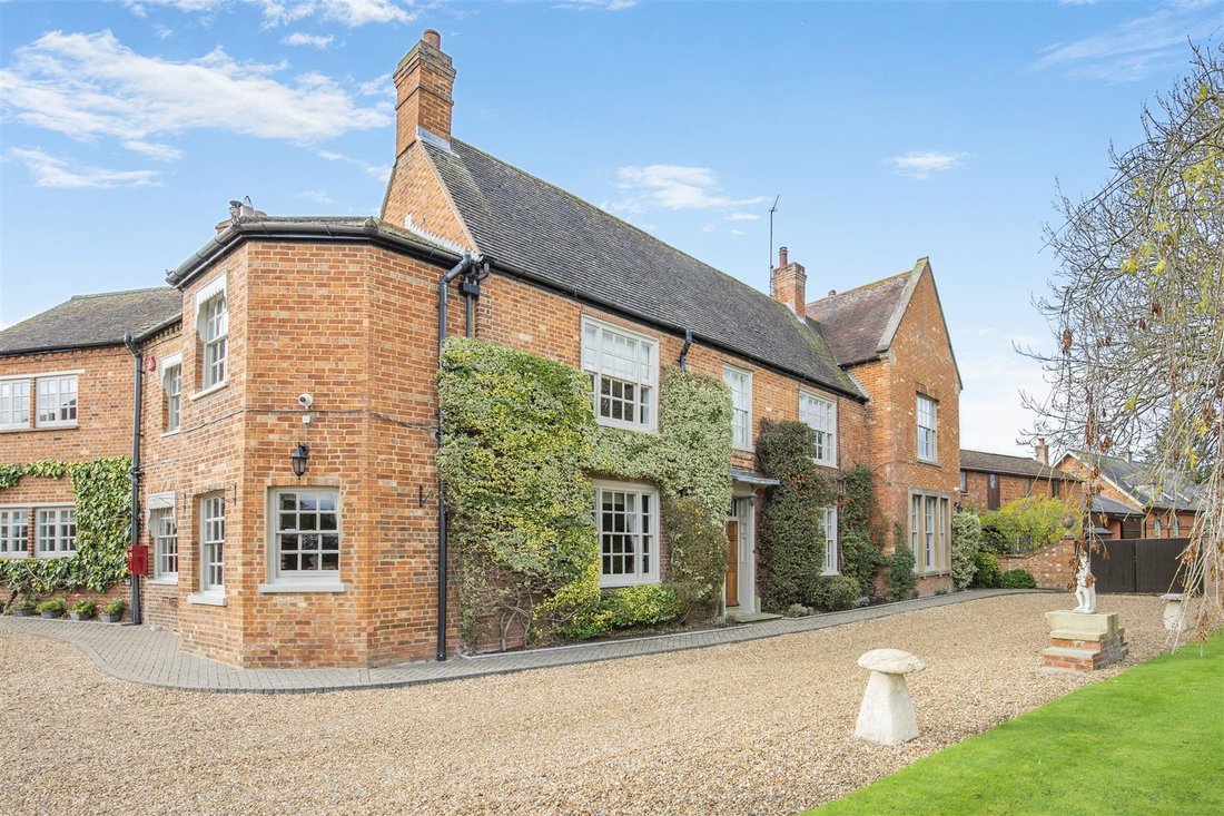 House in Newport Pagnell, England 1 - 18790080
