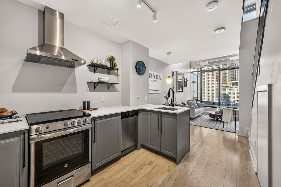 Condo in Toronto, Ontario, Canada 1 - 18003177