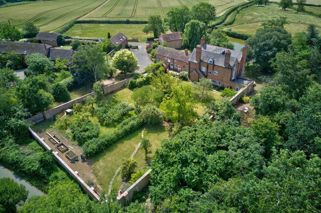 Casa di campagna a Elmbridge, Inghilterra 3 - 18790104