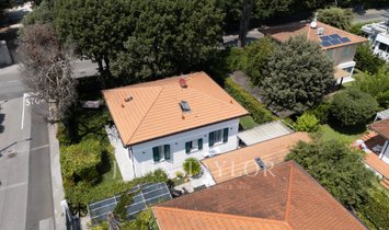 Villa in Pietrasanta, Tuscany, Italy 1
