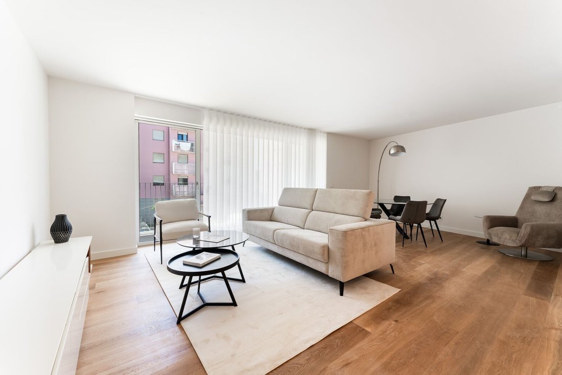 Apartment in Moscavide e Portela, Lisbon, Portugal 2 - 16469053
