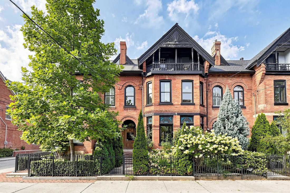 Townhouse in Toronto, Ontario, Canada 2 - 17763749