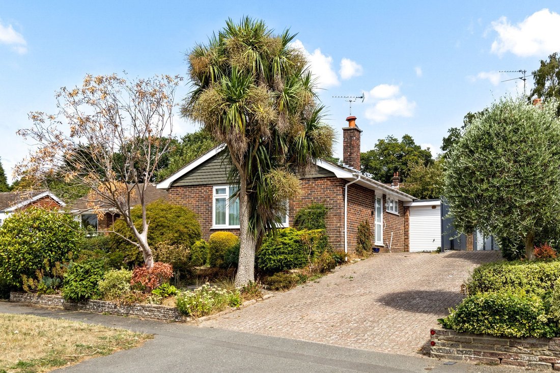 Bungalow in Storrington, England 1 - 18790752