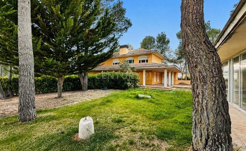 Villa in Banyeres de Mariola, Valencian Community, Spain 1