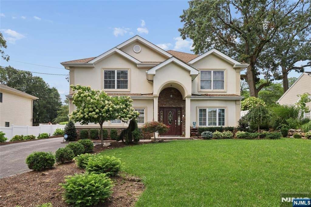 Paramus, New Jersey, United States 1 - 18790518
